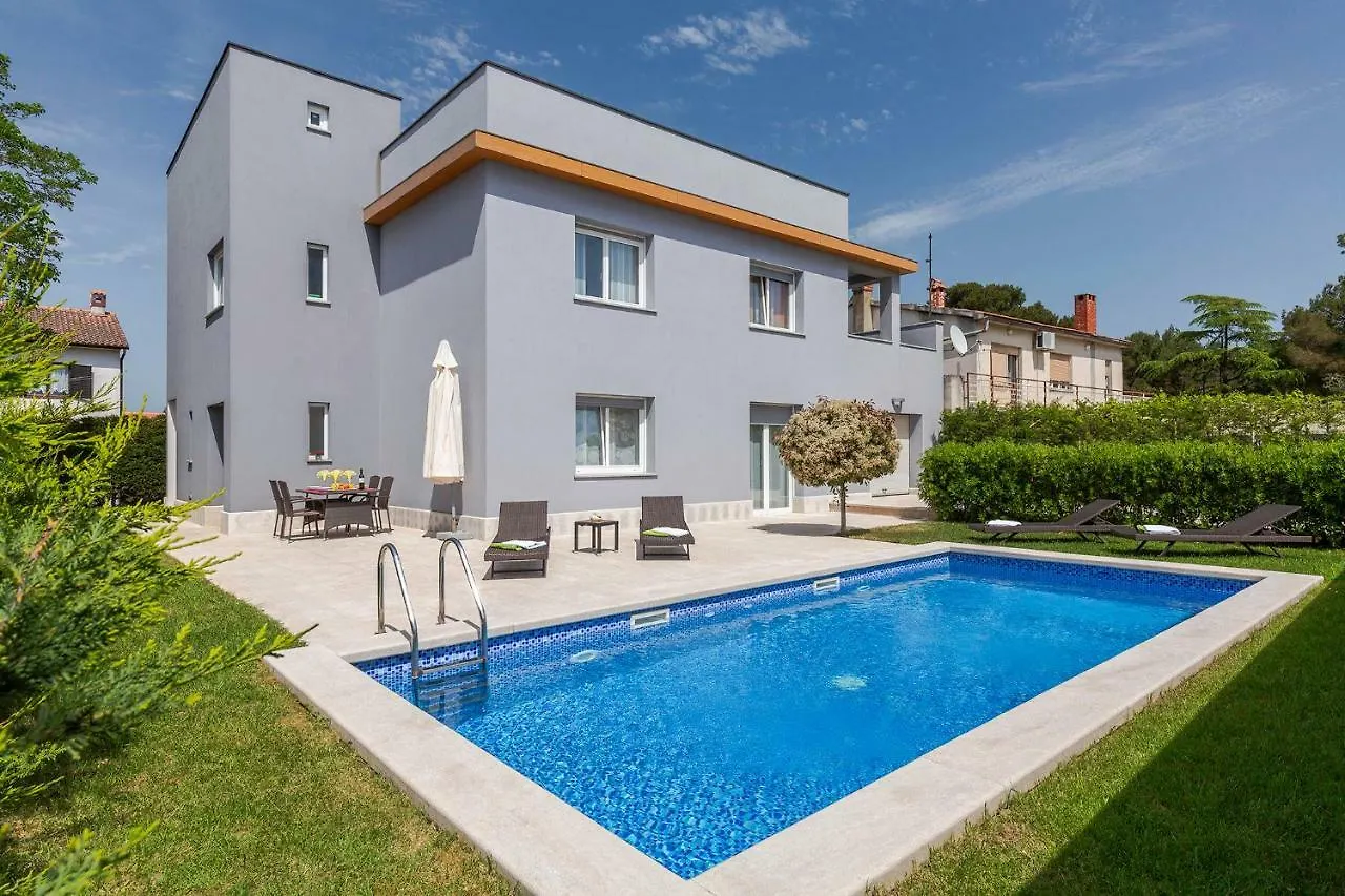 Villa Isabella 0*, Pula Croatia
